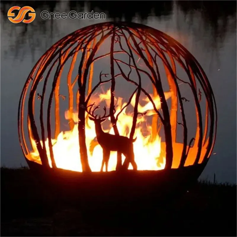 Izvrsna Corten Steel Fire Sfera: Jeleni i drveće