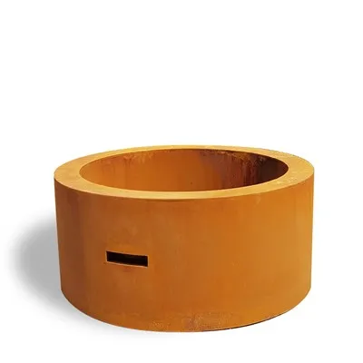 Veliko ognjište od Corten čelika na otvorenom